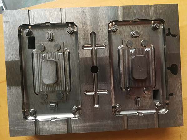 電(diàn)器(qì)模具零部件(jiàn)2